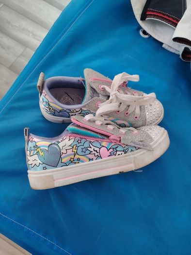Girls junior Sketchers runners