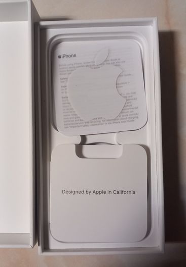 Apple iPhone Boxes (2)