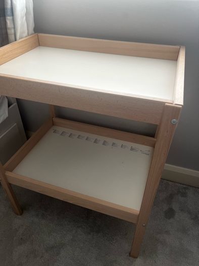 Free Changing Station