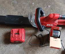SKIL Hedge trimmer and spare battery