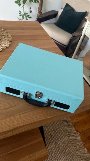 Vinyl record player built in speakers
