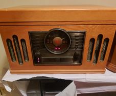 Replica vintage music system, 3 CD changer, Radio, Tape and Phono (Record Player) in lovely wooden Box Model Cl-1018, in very good condition