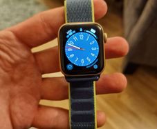Apple Watch SE 40mm Gold - Model A2351 - Huge Bundle with 11 Straps - Original Box