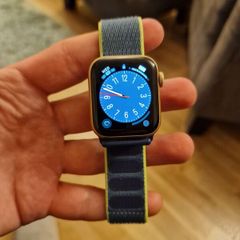 Apple Watch SE 40mm Gold - Model A2351 - Huge Bundle with 11 Straps - Original Box