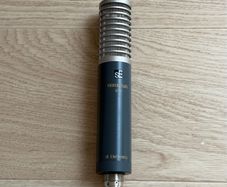 sE Electronics RT1 tube ribbon mic