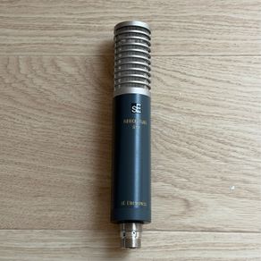 sE Electronics RT1 tube ribbon mic