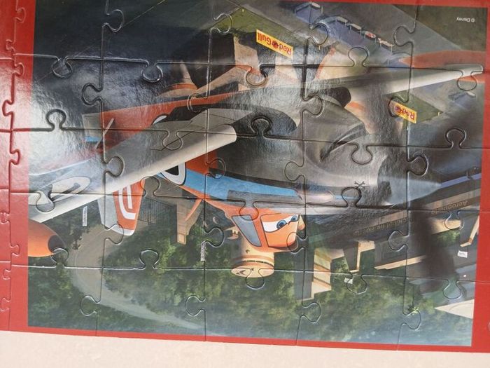 DIsney Planes Jigsaw and box