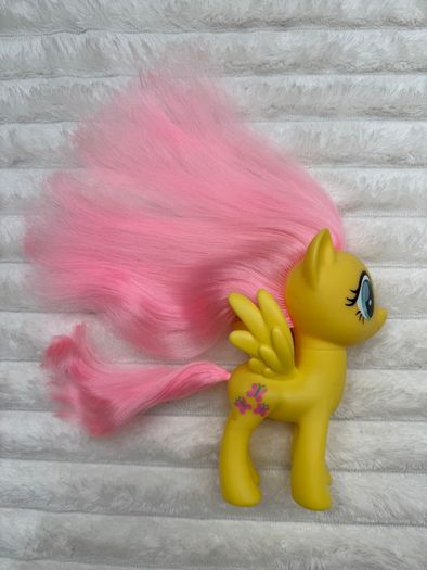 Hasbro My Little Pony Fluttershy Yellow Pink Butterfly Brushable G4 MLP 2016 Used Please see photos