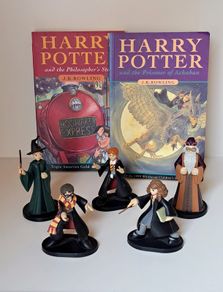 Harry Potter Playset of 5 Figures + 2 Books