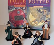 Harry Potter Playset of 5 Figures + 2 Books
