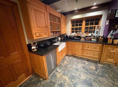 Solid wood kitchen units