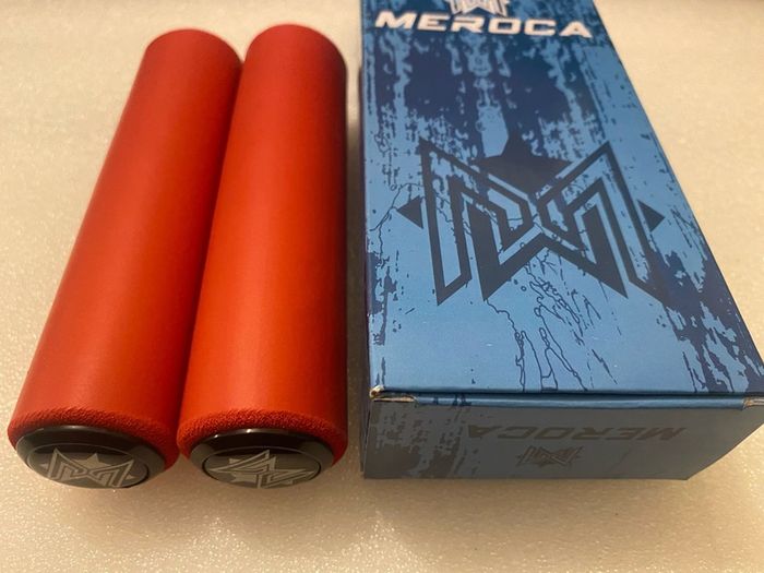 100% BRAND-NEW Mountain Bike Handlebar Silicone Grip Silica gel Foam Sponge Bicycle Grips Cover Ultralight Anti-skid. Available in black, blue and red.bike parts