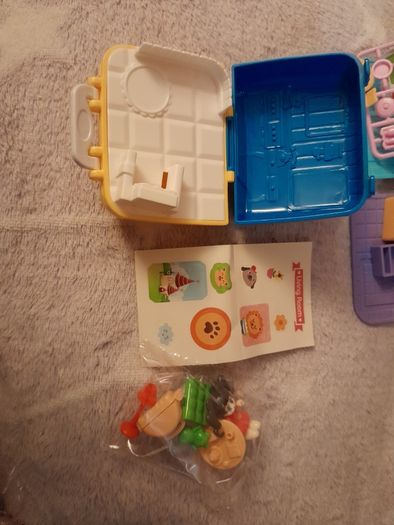 Polly Pocket style toys