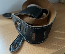 Leather guitar strap