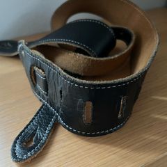 Leather guitar strap