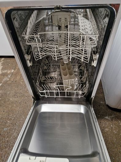Whirlpool slimline dishwasher