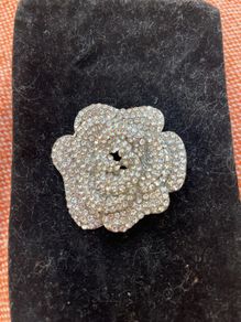 Camellia broch