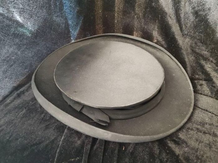top hat, opera hat,chapeau claque