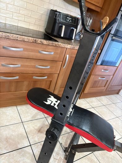 Cheap Gym Weightlifting Bench.