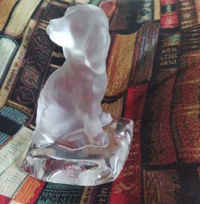 German crystal spaniel on cushion paperweight from Nactmann