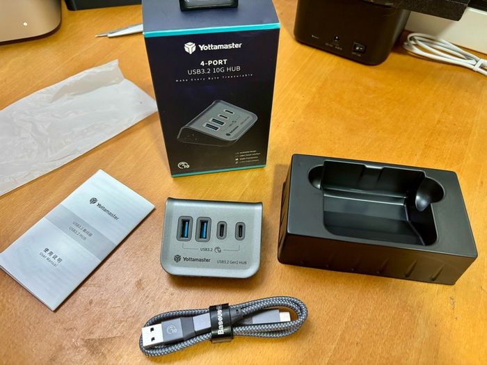 Yottamaster 4 Port USB Hub, Powered USB Hub with 10Gbps Data Transfer