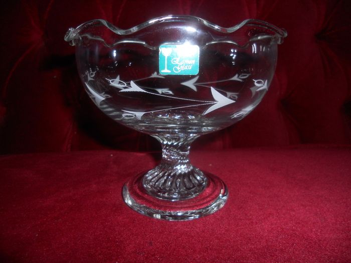 Vintage "Eamon Glass Dublin"Hand Engraved In Ireland.