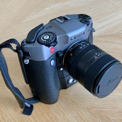 Leica R9 (anthracite finish) with Digital-Modul-R digital back