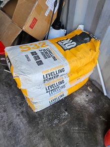 levelling screed