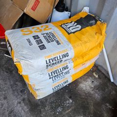 levelling screed