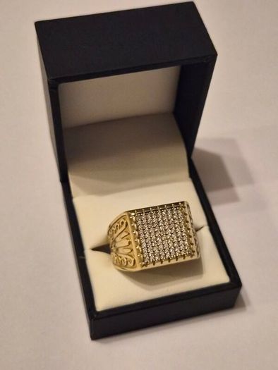 18K Gold And Diamond Ring