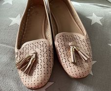 Pink pumps