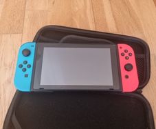 Nintendo Switch (2018) + Mario Kart 8 Deluxe + Carry Case