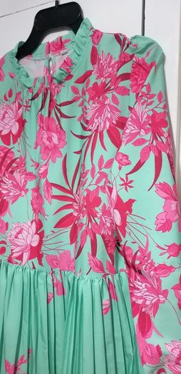 dress suit 14/16  please note no belt