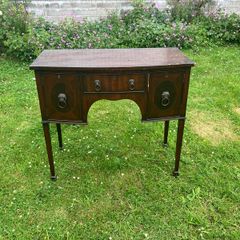 Knee hole desk / side table