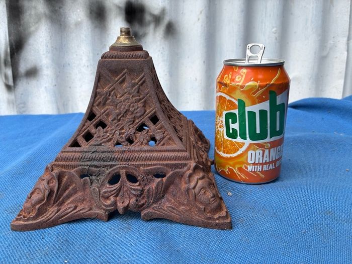 Very decorative cast iron oil lamp base