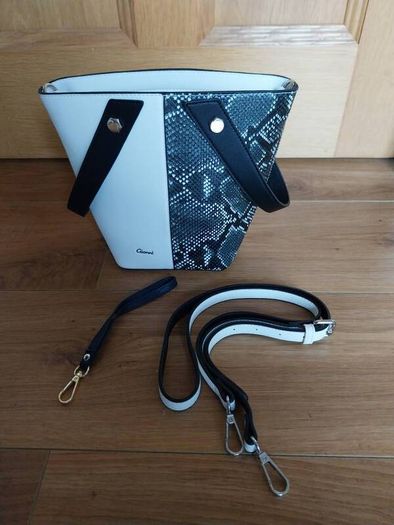 Hand bag