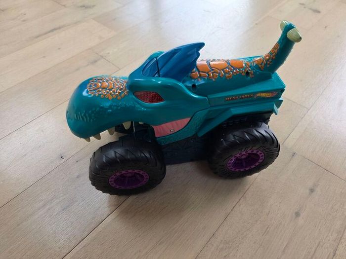 hot wheels mega wrex