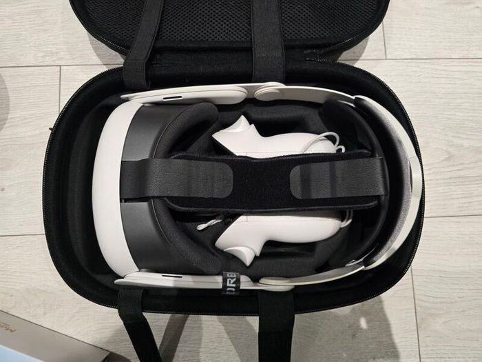 VR Meta Quest 3 512GB - New Condition, Comes with Case + Head strap + Accessories