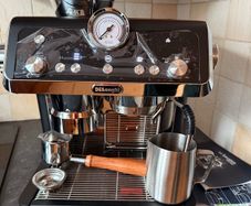 DeLonghi La Specialista Espresso Machine - LIKE NEW