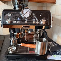 DeLonghi La Specialista Espresso Machine - LIKE NEW