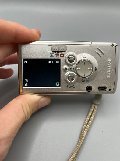 Canon Digital IXUS i PC1060 4.0MP Digital Camera Faulty - Spares and Repairs