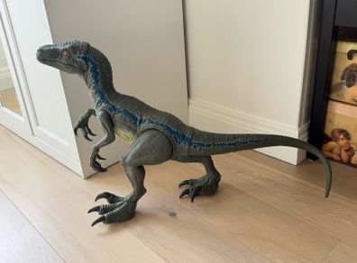 Jurassic World Large Dinosaur Toy, Super Colossal Velociraptor Blue Action Figure 3.5 Feet Long with Eating Feature