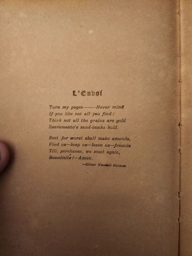 An Argosy Of Litrature. By William Magennis. Published By The Educational Company Of Ireland Limited. 1920s Hardback In Fair Condition. See Photos For Same.