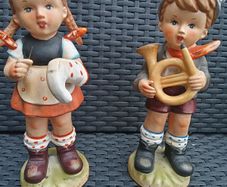 2 Beautiful, Vintage Arnart 5th Ave Figurines