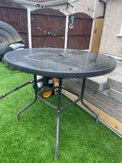 garden table and 2 chairs