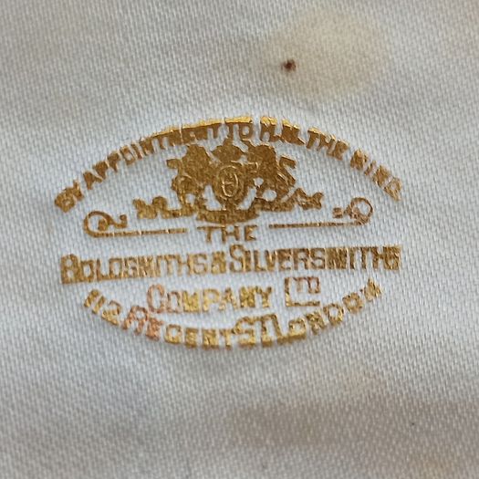 Antique medium knife box "The Goldsmiths & Silversmiths Company Ltd.  112 Regent Street, London"  makers stamp and brass pin lock  size: 20.5x17.5cm