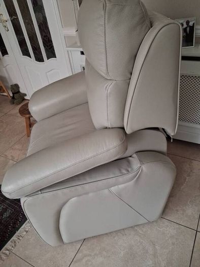 Harvey Norman Cream Italian Leather Almost New Recliner