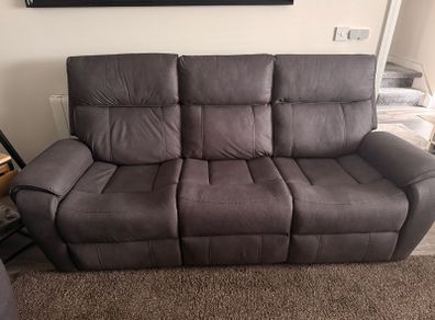 Three-seater electric reclining sofa