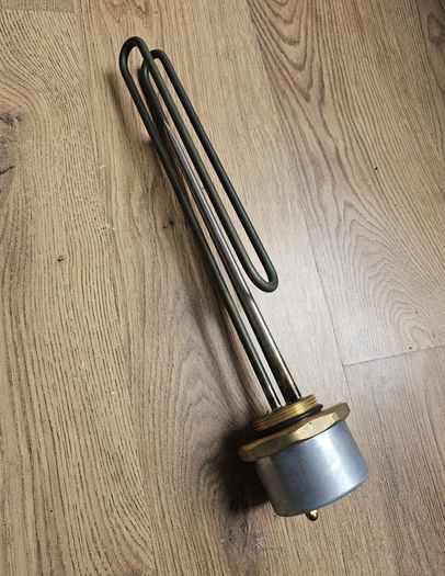 Hot water cylinder
