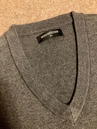 Fine knit Sleeveless Pullover unworn